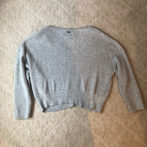 Gray V-Neck Ribbed Sweater - Picture 2 of 3